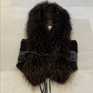 Fur vest. Long fur in front + short fur razorback.